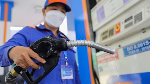 Công điện số 99/CĐ-TTg của Thủ tướng Chính phủ: Về việc tiếp tục thực hiện các giải pháp bảo đảm cung ứng xăng dầu cho sản xuất, kinh doanh và tiêu dùng của người dân, doanh nghiệp