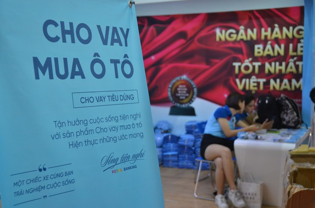 Tăng trưởng tín dụng tiêu dùng, hạn chế nợ xấu bằng cách nào?