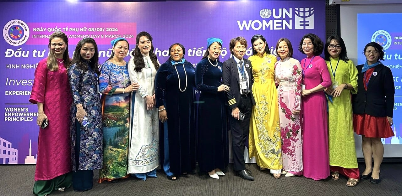 ba-le-hong-thuy-tien-cung-cac-dai-dien-doanh-nhan-trong-cuoc-hoi-thao